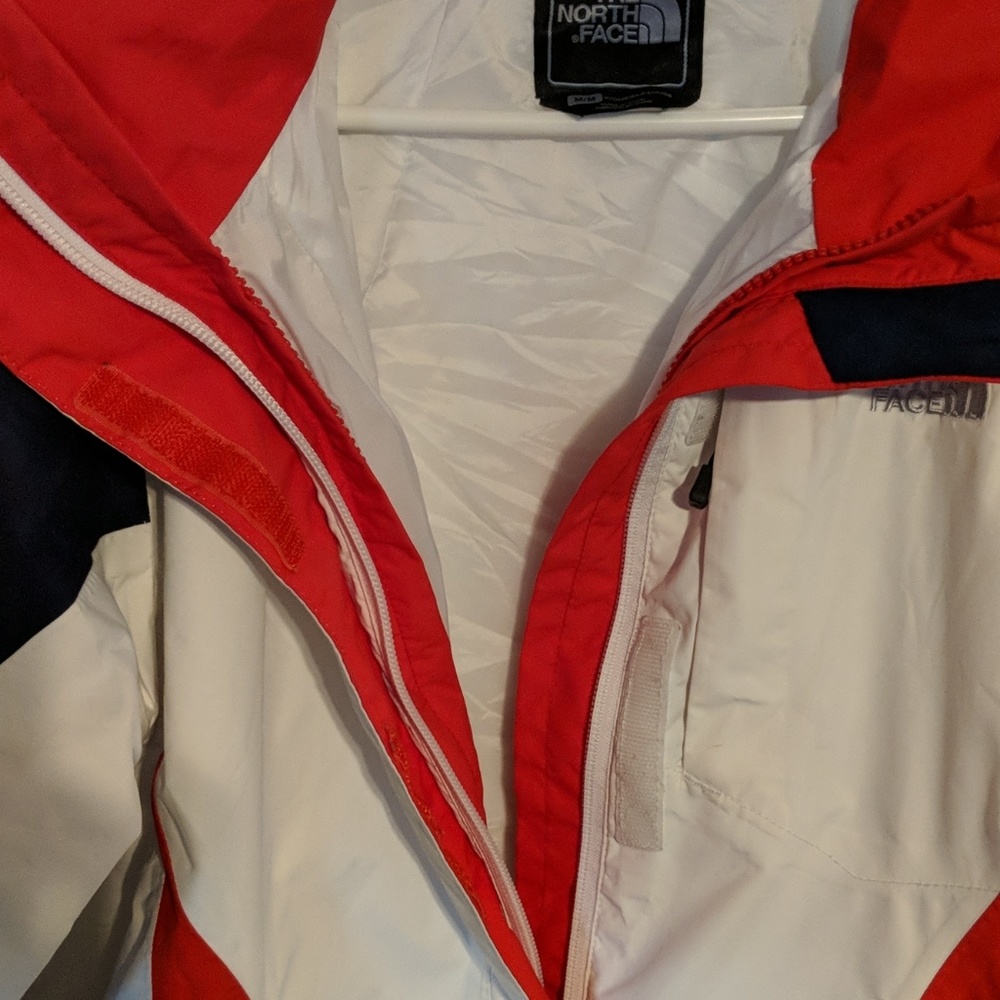 Ladies North Face Jacket With Multiple Pockets - image 7